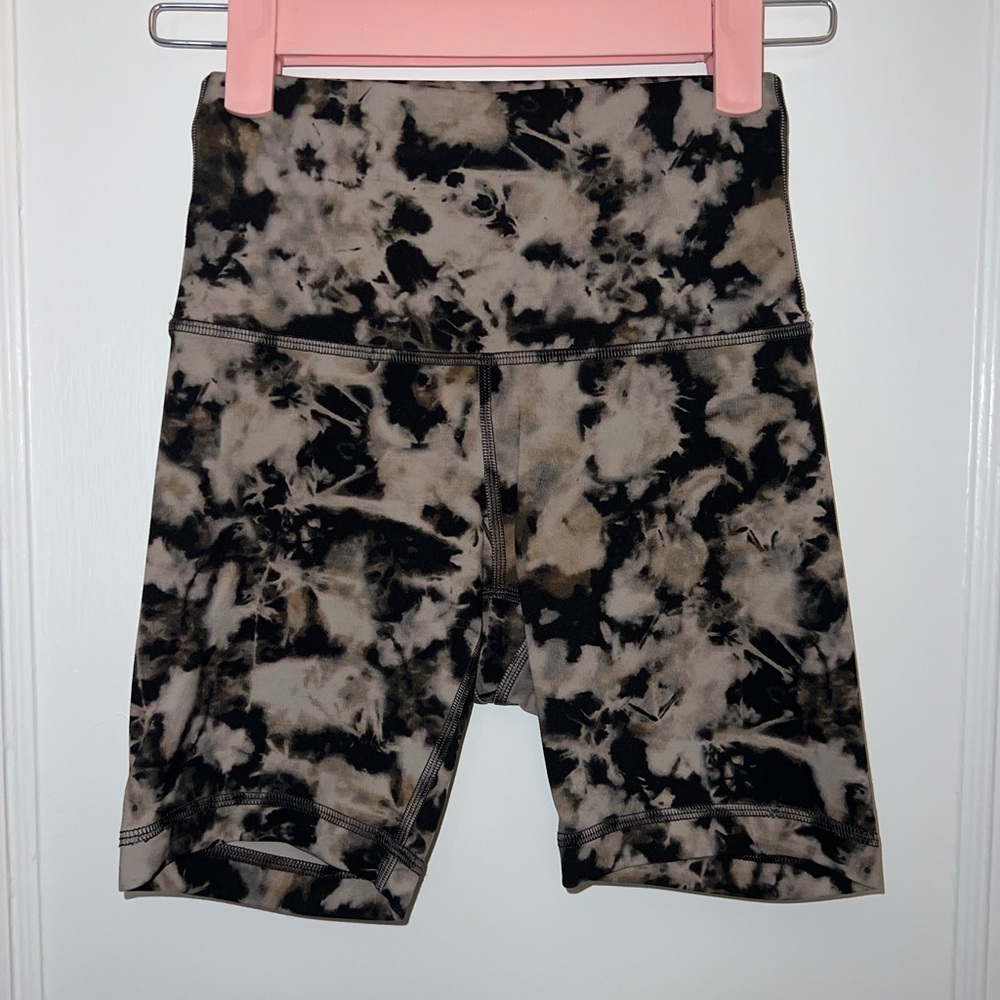 Lululemon Wunder Train High-Rise Short 6" in Dispersed Light Raw Linen Multi 2 - Picture 2 of 4